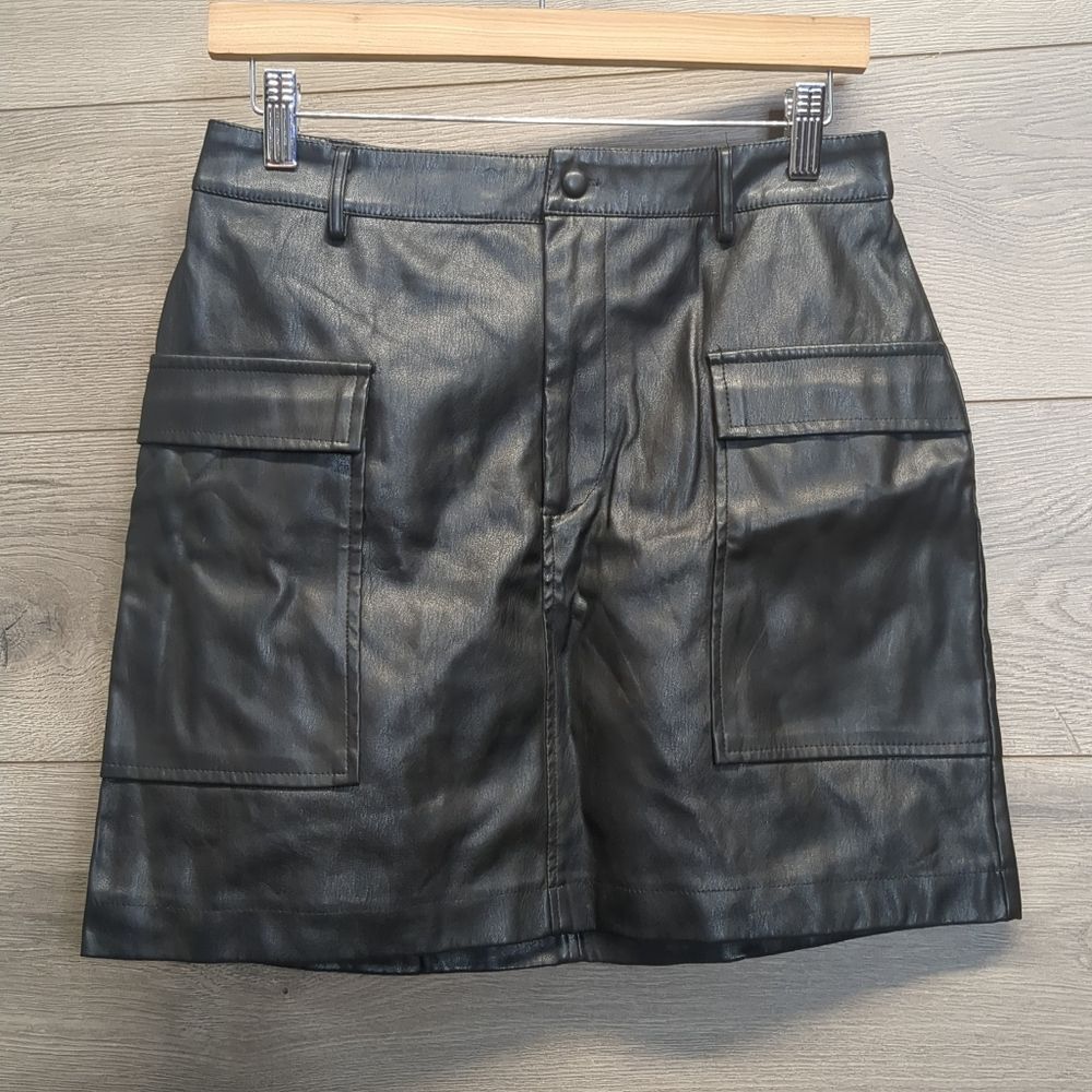 JustFab Faux Leather Black Skirt with pockets Women's Size Medium